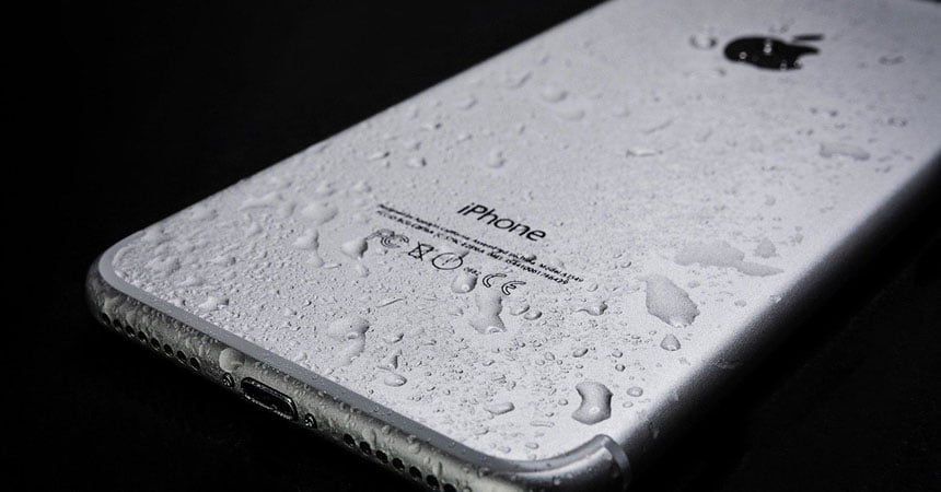 iPhone caiu na água: O que fazer?